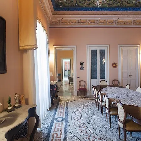 Palazzo Francesco Grassi 2* Aradeo
