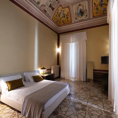 Palazzo Francesco Grassi 2* Aradeo