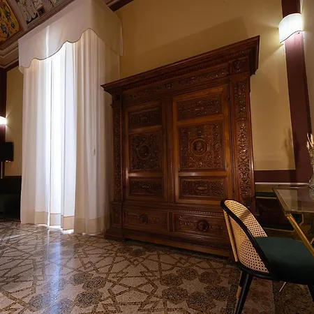 Palazzo Francesco Grassi Oda ve Kahvaltı Aradeo